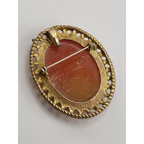 Vintage Cameo Brooch Pendant Oval Shell Carving Gold Tone Frame - Picture 4 of 6